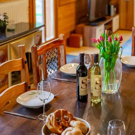 Karawankenpanorama L アパート *